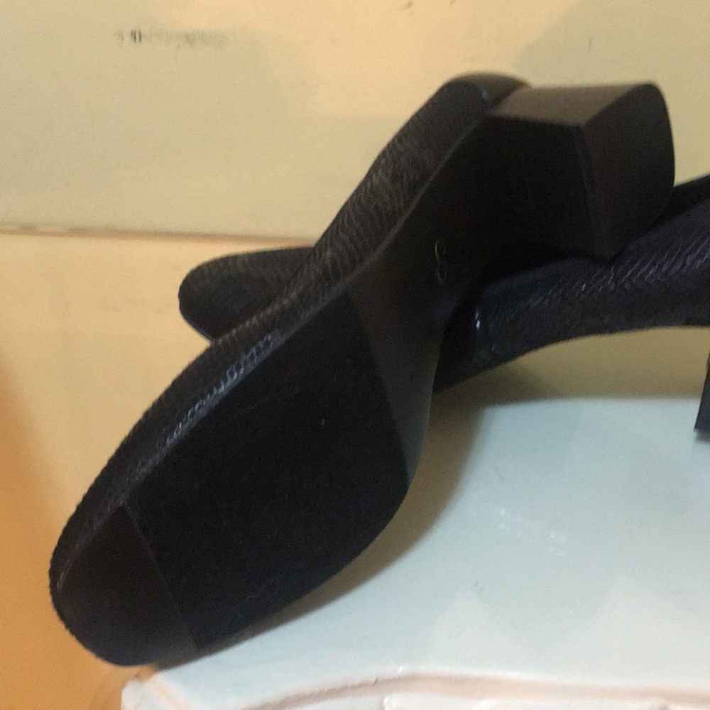 Dress shoes - Picture 3 of 5